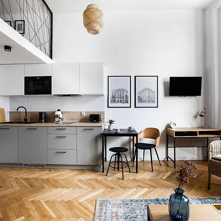 Charming With Kitchen - Old Town, Main Station 크라쿠프
