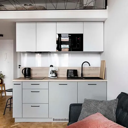 Charming With Kitchen - Old Town, Main Station *