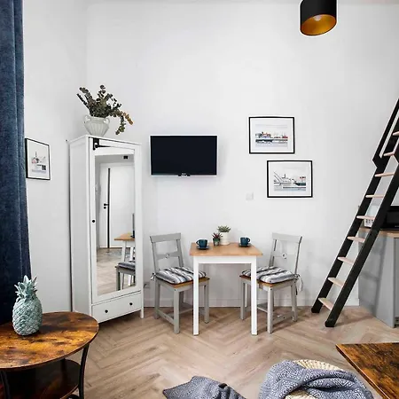 Charming With Kitchen - Old Town, Main Station Apartament