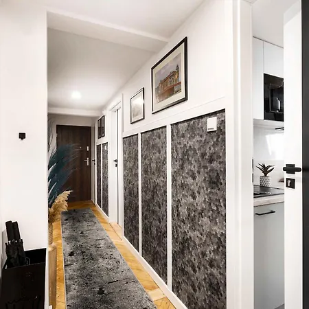 Charming With Kitchen - Old Town, Main Station *