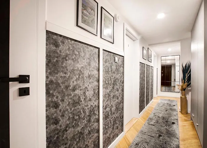 Charming With Kitchen - Old Town, Main Station شقة *