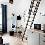 Charming With Kitchen - Old Town, Main Station アパート *